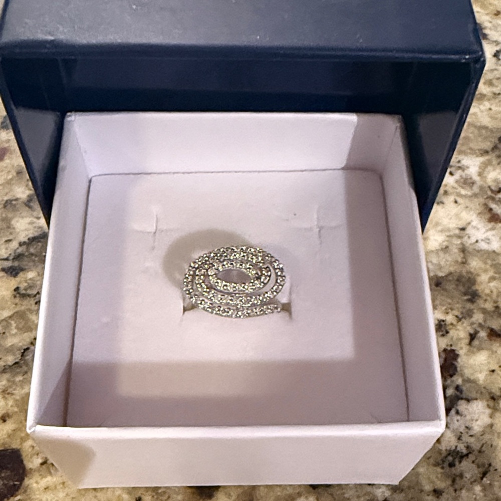 Dazzling Spiral Diamond White Gold Ring - Picture 2 of 4